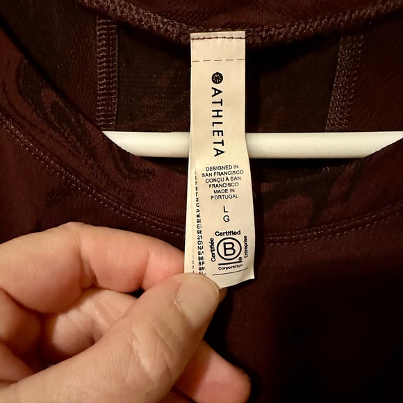 Bundle of 2 Subtle Patterned Large Athleta Momentum Tops in Burgundy & Teal - Picture 3 of 12